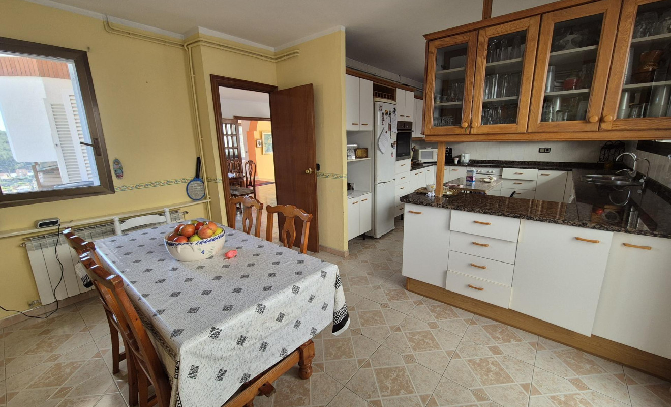 Resale - Villa - Vallirana