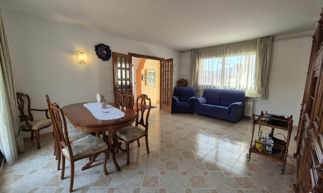 Resale - Villa - Vallirana