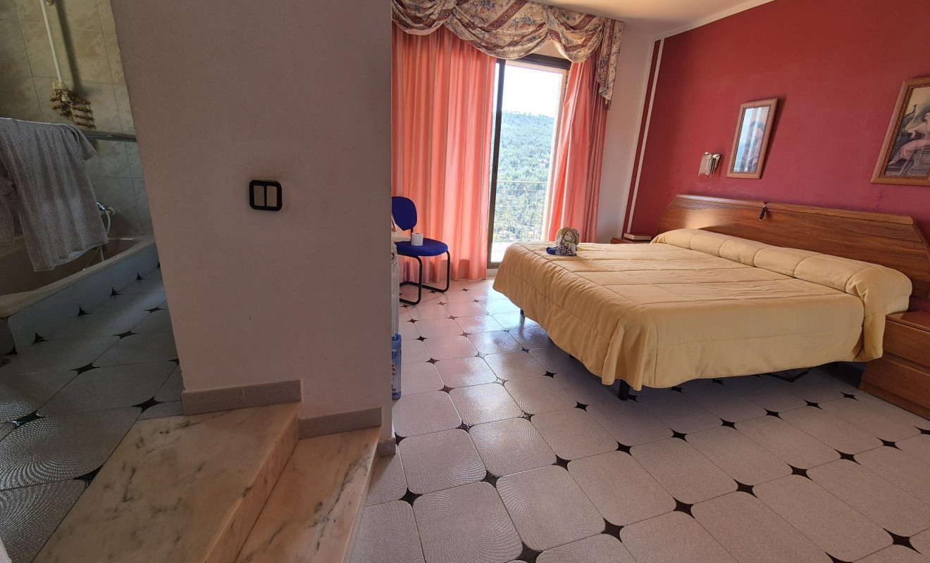 Resale - Villa - Vallirana