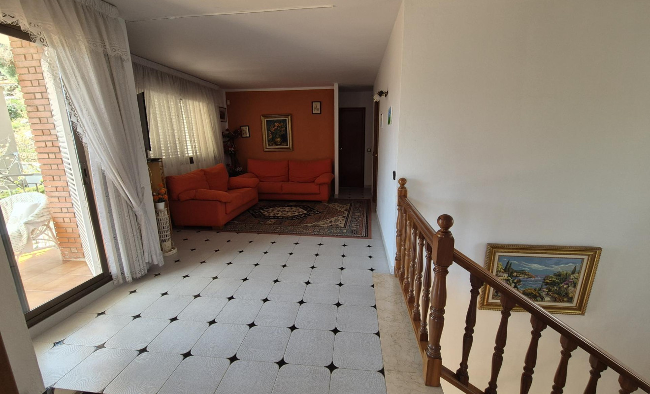 Resale - Villa - Vallirana